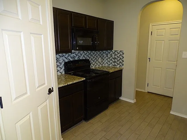5826 Grandwood Dr — Photo 9