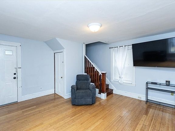4th image of 97 Seymour Ave