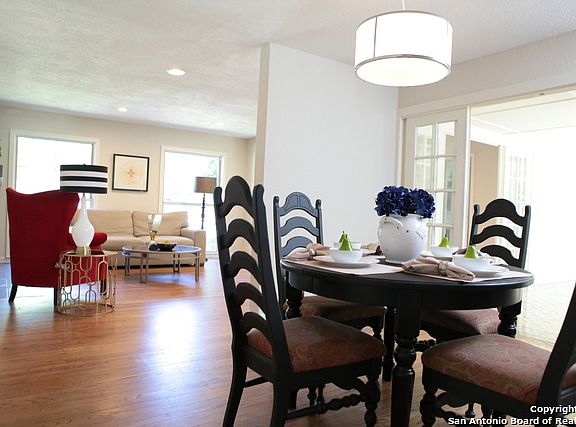 4th image of 106 Larkwood Dr