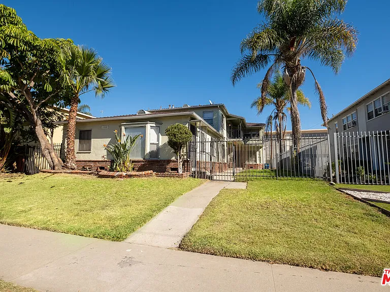 11508 Simms Ave — Photo 1