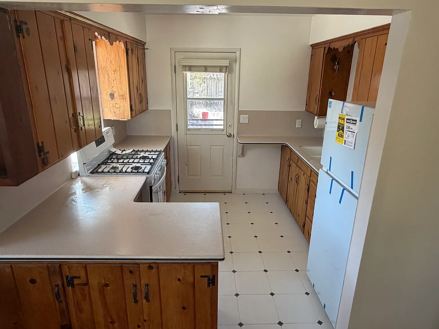 3 bed, 1069 sqft, $5,000 — Photo 4