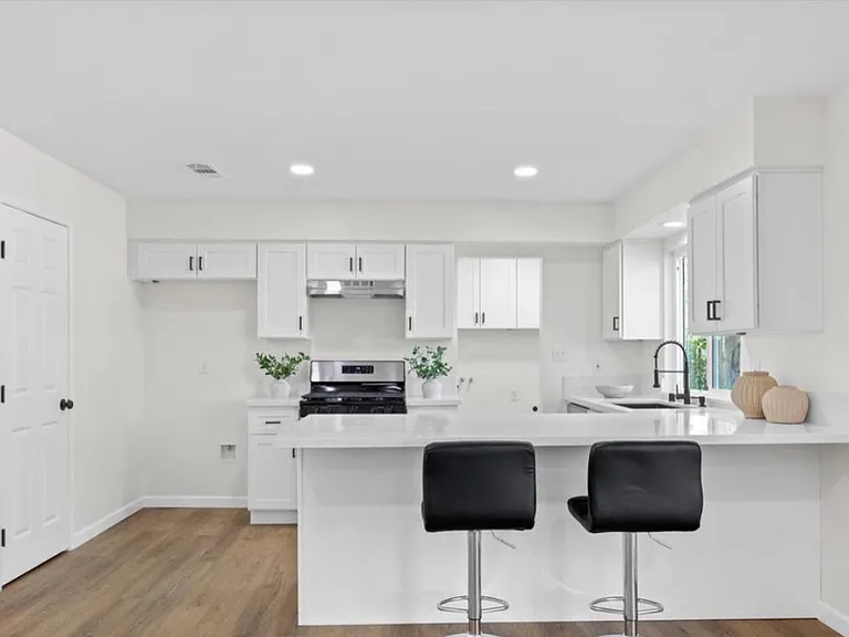 3008 Whitley Dr — Photo 6