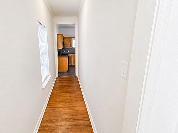 4th image of 1102 W 22nd St