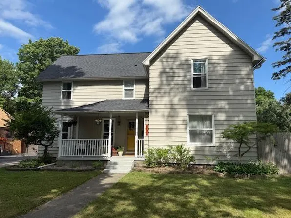 207 S Locust St, Wayland, MI 49348