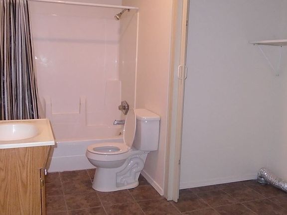 5th image of 905 N Brady St