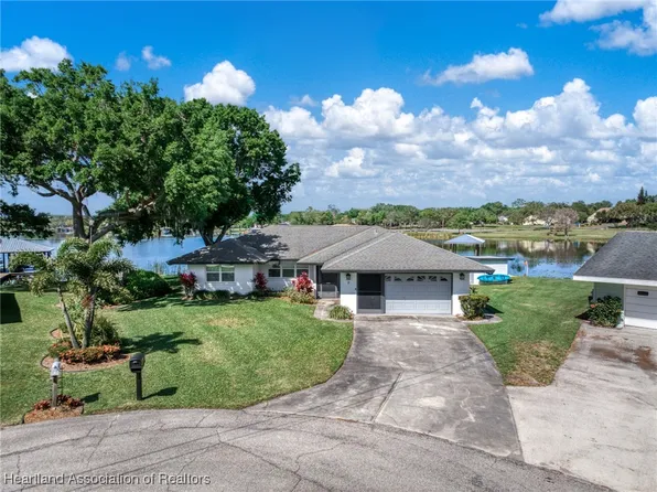2 Chickasaw St, Lake Placid, FL 33852