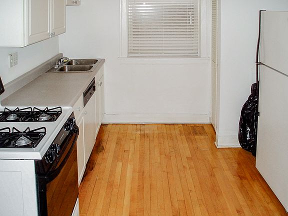 2nd image of 4817 1/2 N Wolcott Ave #2B