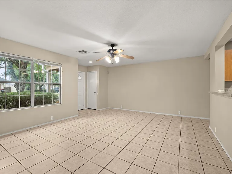 806 Grand Plains Dr — Photo 2
