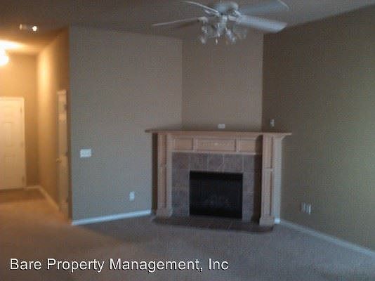 3rd image of 4225 Manhattan Dr
