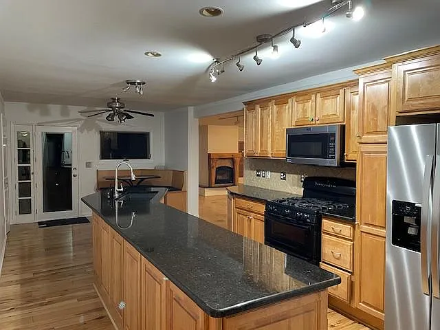 1075 Lalond Ave — Photo 27