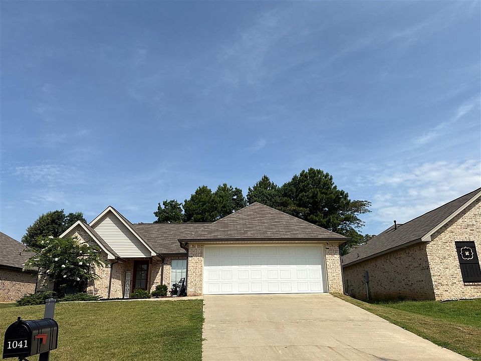 1st image of 1041 Silver Cir