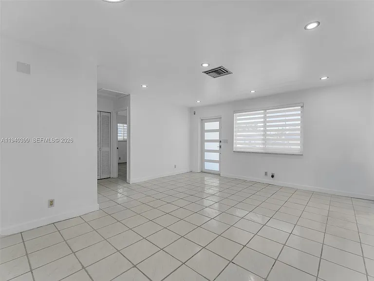 1811 SW 97th Ter #2 — Photo 6