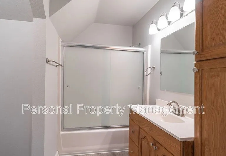 409 W McLoughlin Blvd #2 — Photo 9
