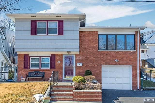 1st image of 11 Freeman Pl #13