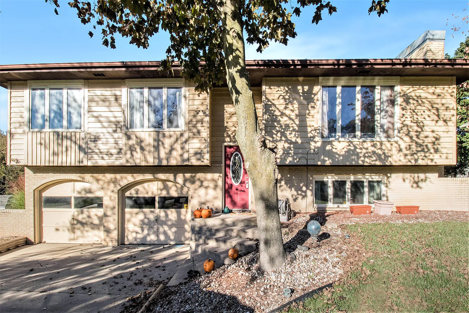225 Easthill Dr photo 1