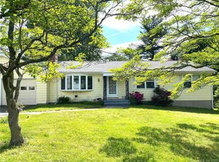 134 Cedar Knoll Dr, Stratford, CT 06614