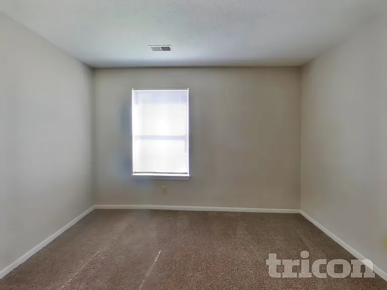111 Silverberry Ct — Photo 7