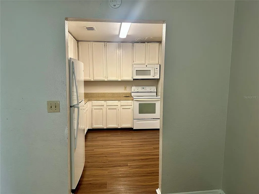 2 bed, 2.0 bath, 1165 sqft, $1,400 — Photo 3