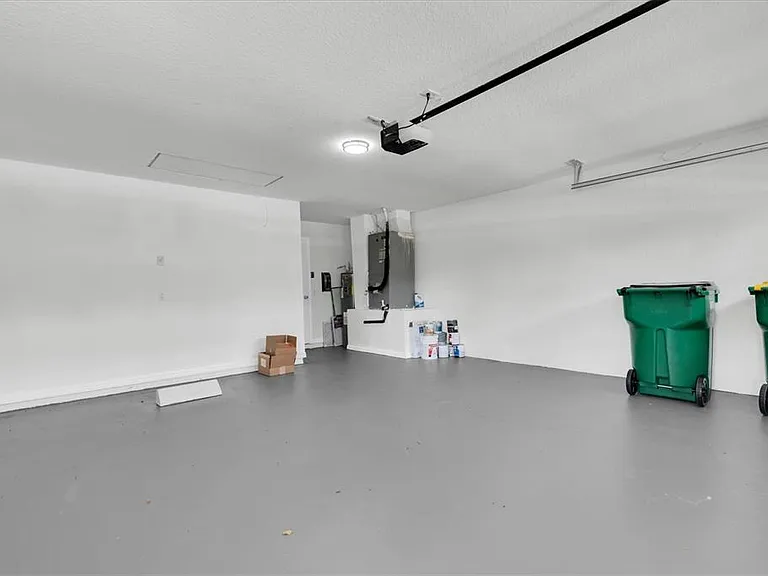 3312 Chapel Creek Cir — Photo 30
