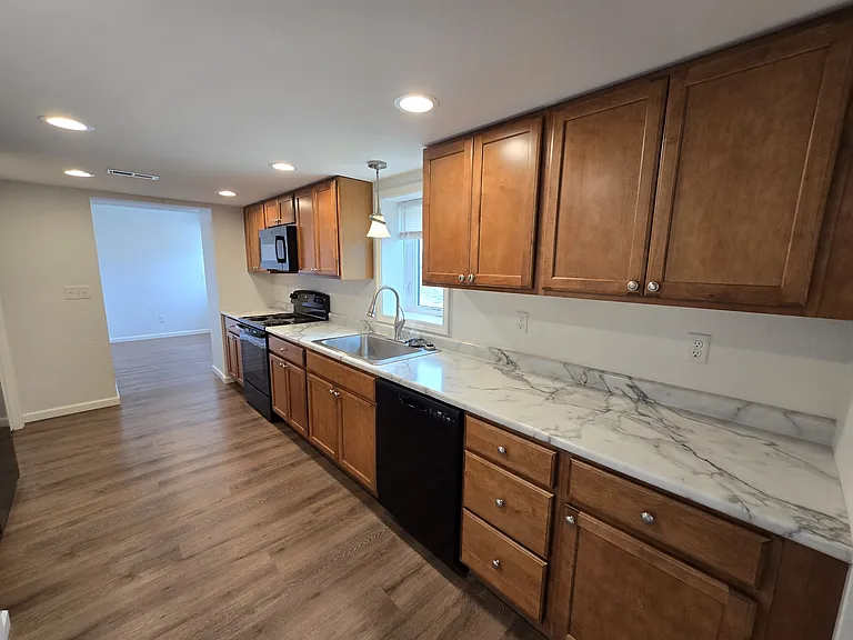 904 W Welsh St #B — Photo 4