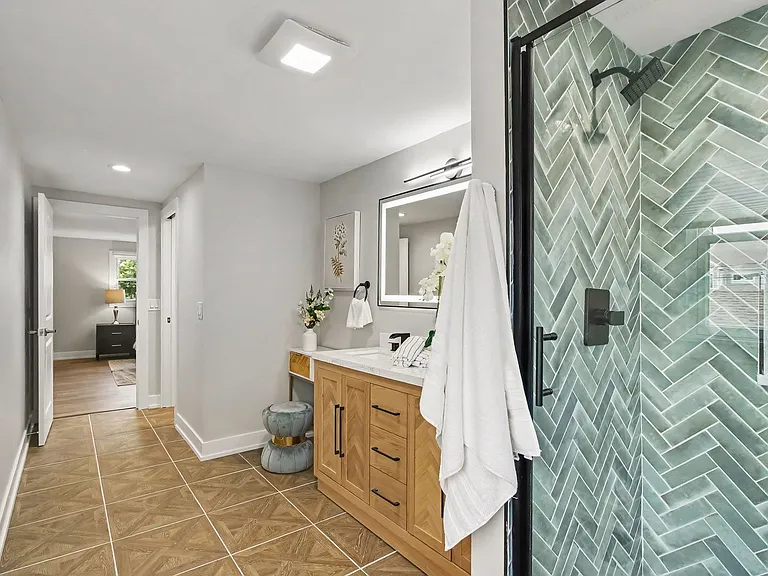 538 N Broadway Ave — Photo 18