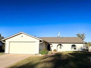 5957 Seminole Rd, Warr Acres, OK 73132