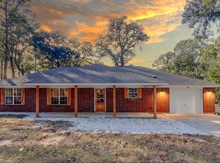 10 Oak Creek Dr, Huntsville, TX 77340