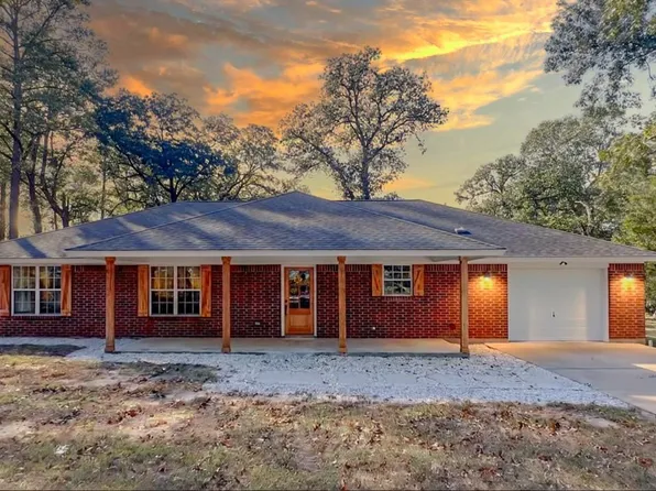 10 Oak Creek Dr, Huntsville, TX 77340