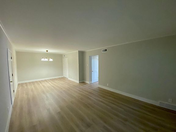 2nd image of 625 Broadmoor Dr #E