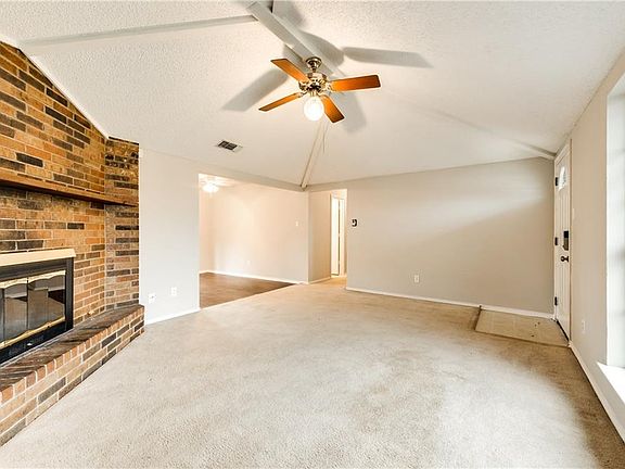 4th image of 135 Sierra Ct
