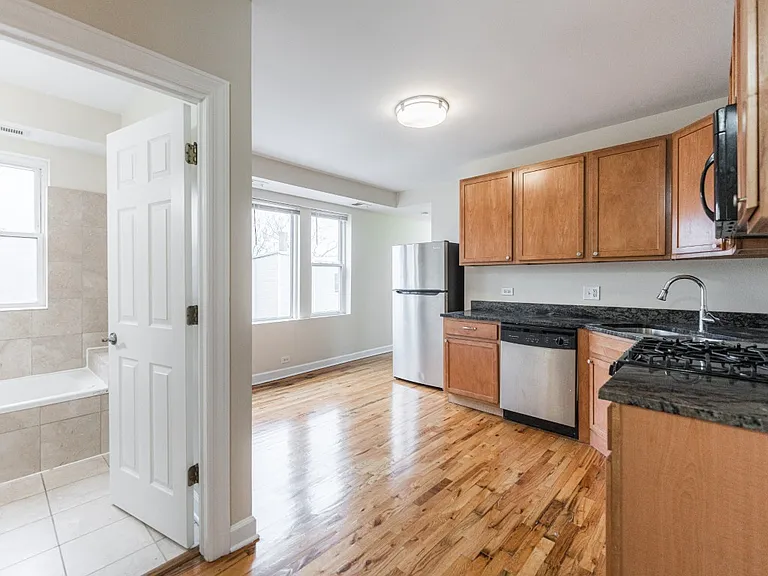 4600 N Monticello Ave #3N — Photo 2