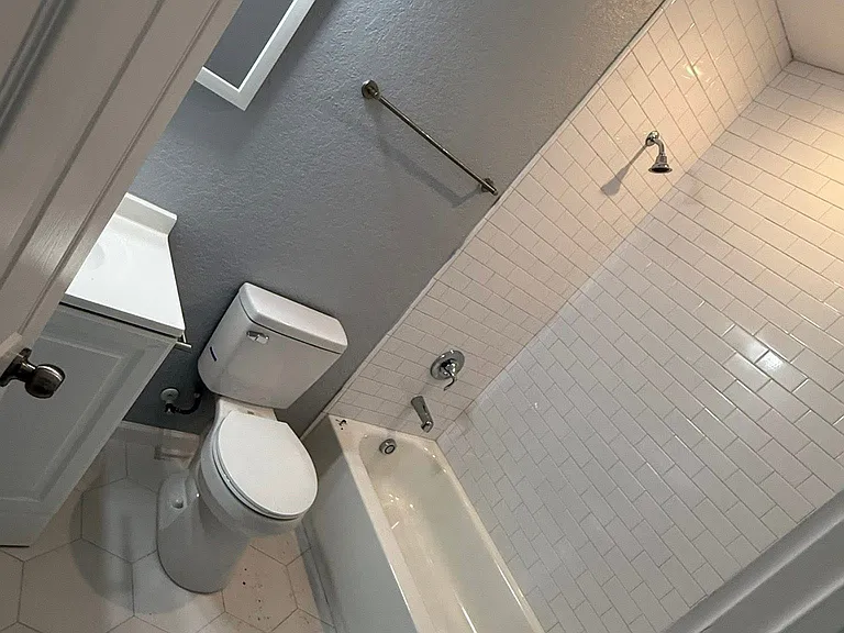 208 Roberts St #B — Photo 5