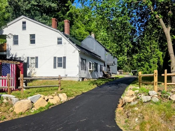 38 W Elm St, Townsend, MA 01474