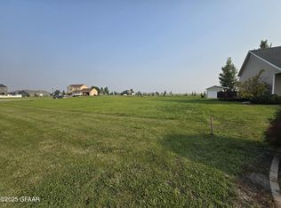 2433 Pinehurst Ct NW, East Grand Forks, MN 56721