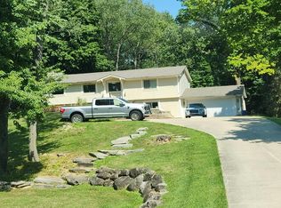 3072 N Tipsico Lake Rd, Hartland, MI 48353