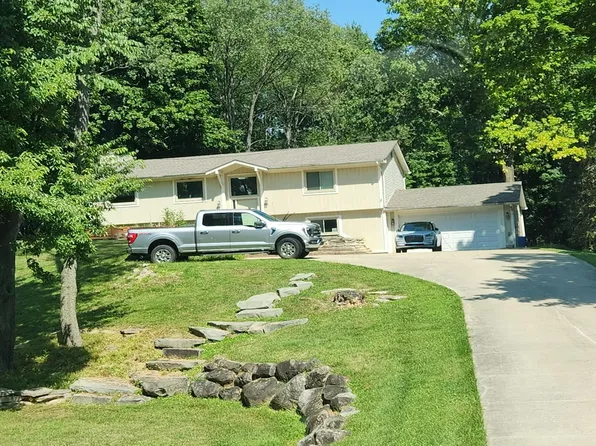 3072 N Tipsico Lake Rd, Hartland, MI 48353