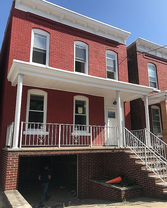 1st image of 21 W 16th St