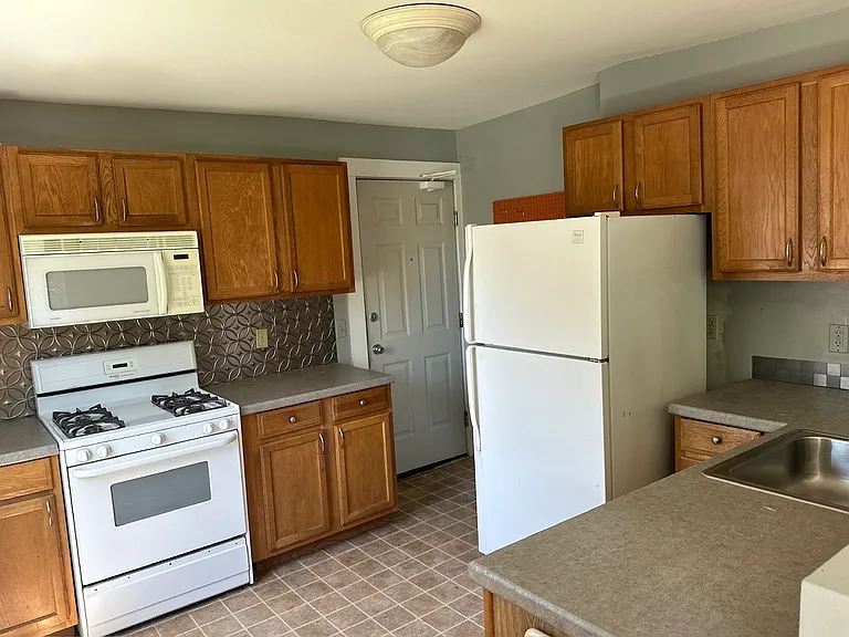 28 Saint George St #3 — Photo 3