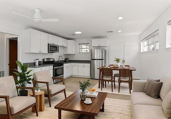 5th image of 904 Bellecastle St