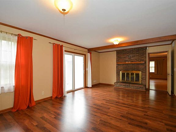 3rd image of 315 Sadler Ct
