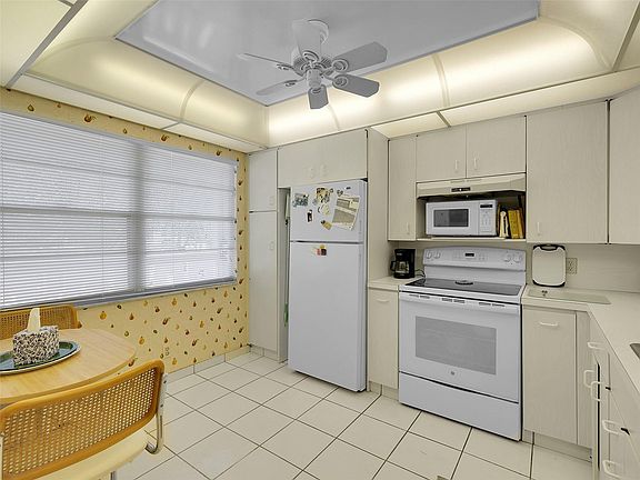 5th image of 3003 Portofino Isle #E2