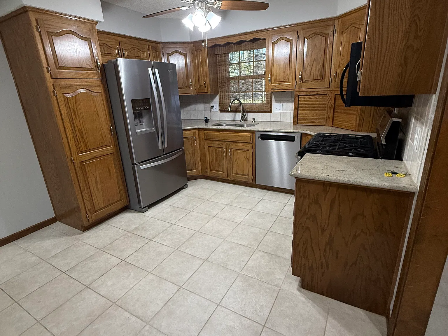 3 bed, 1300 sqft, $2,200 — Photo 3