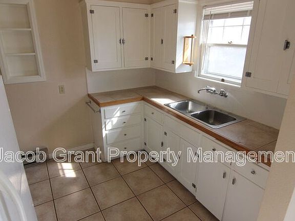 3rd image of 1020 Lake Ave APT 4