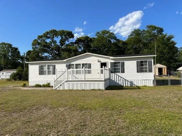 1374 Charles Dr, Manning, SC 29102