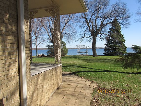 No road between house & lake