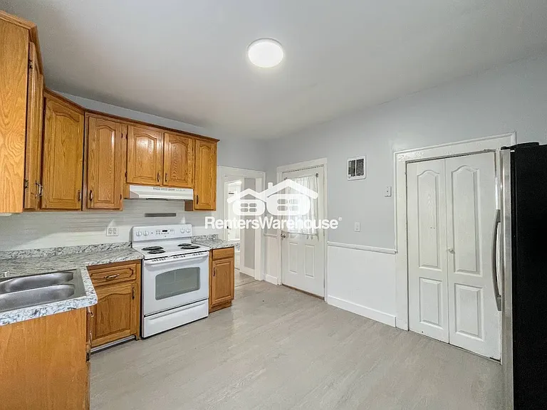 315 Highland Ave — Photo 7