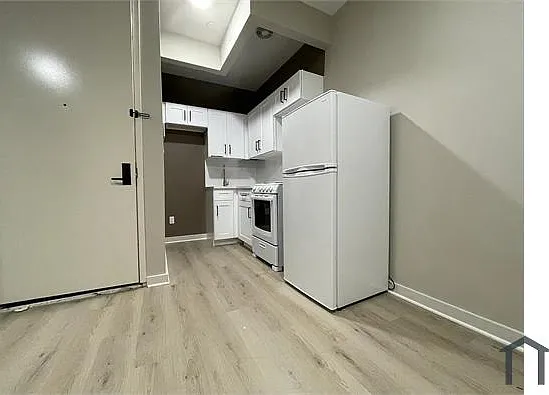 Studio, $2,604 — Photo 4