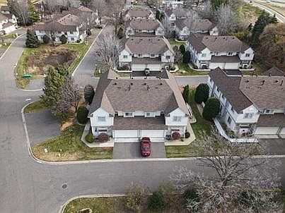 3rd image of 1088 Lovell Ave W