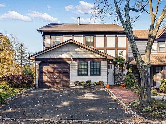 2nd image of 7 Wimbledon Ct