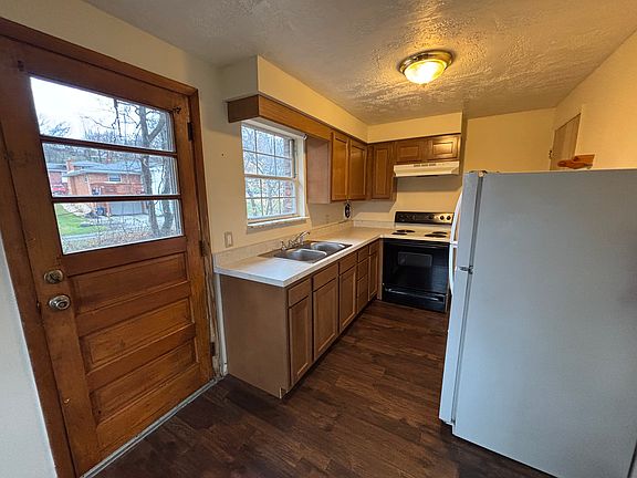 5th image of 402-404 Sells Ln